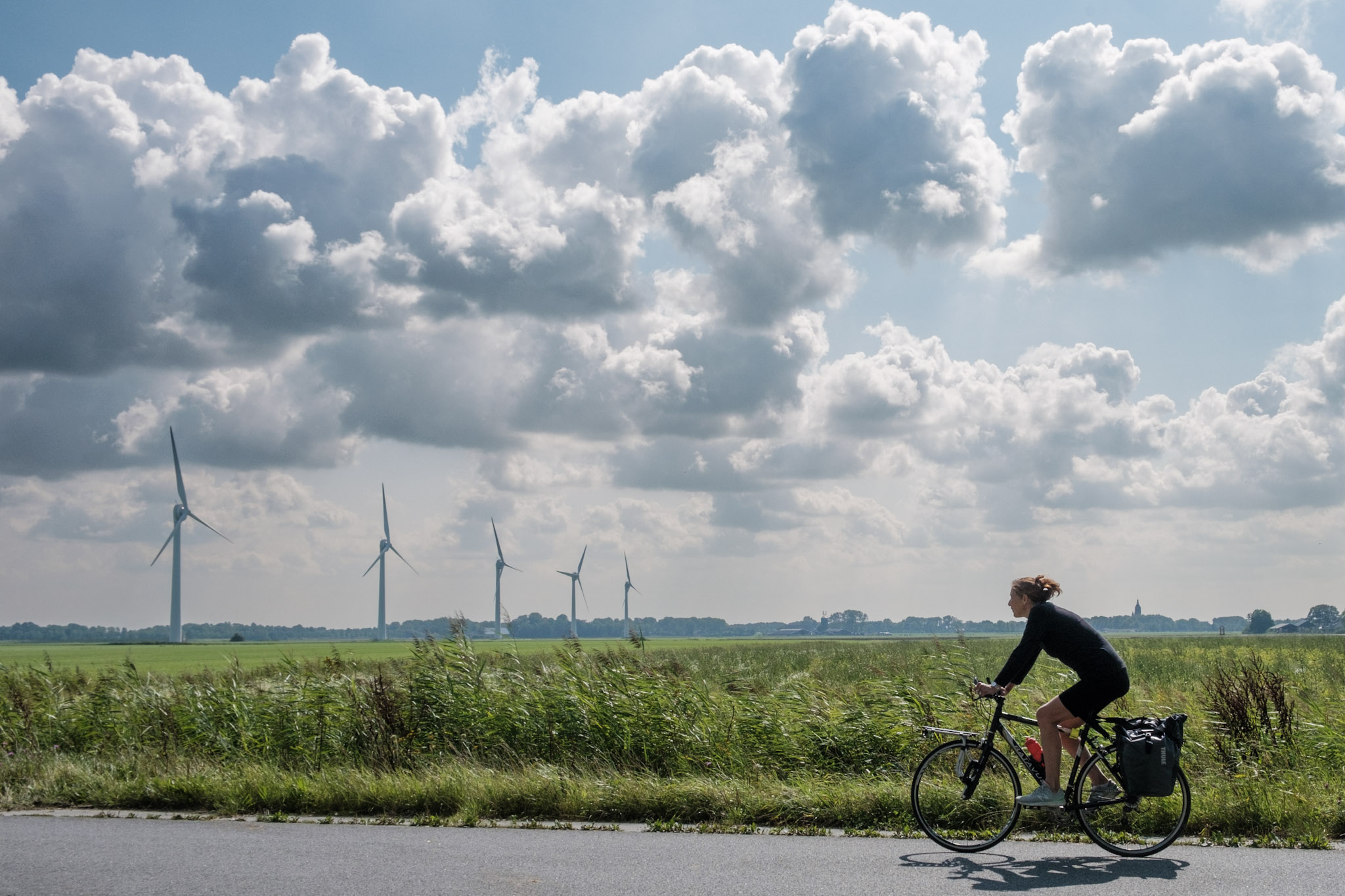 Fietser in landelijk gebied