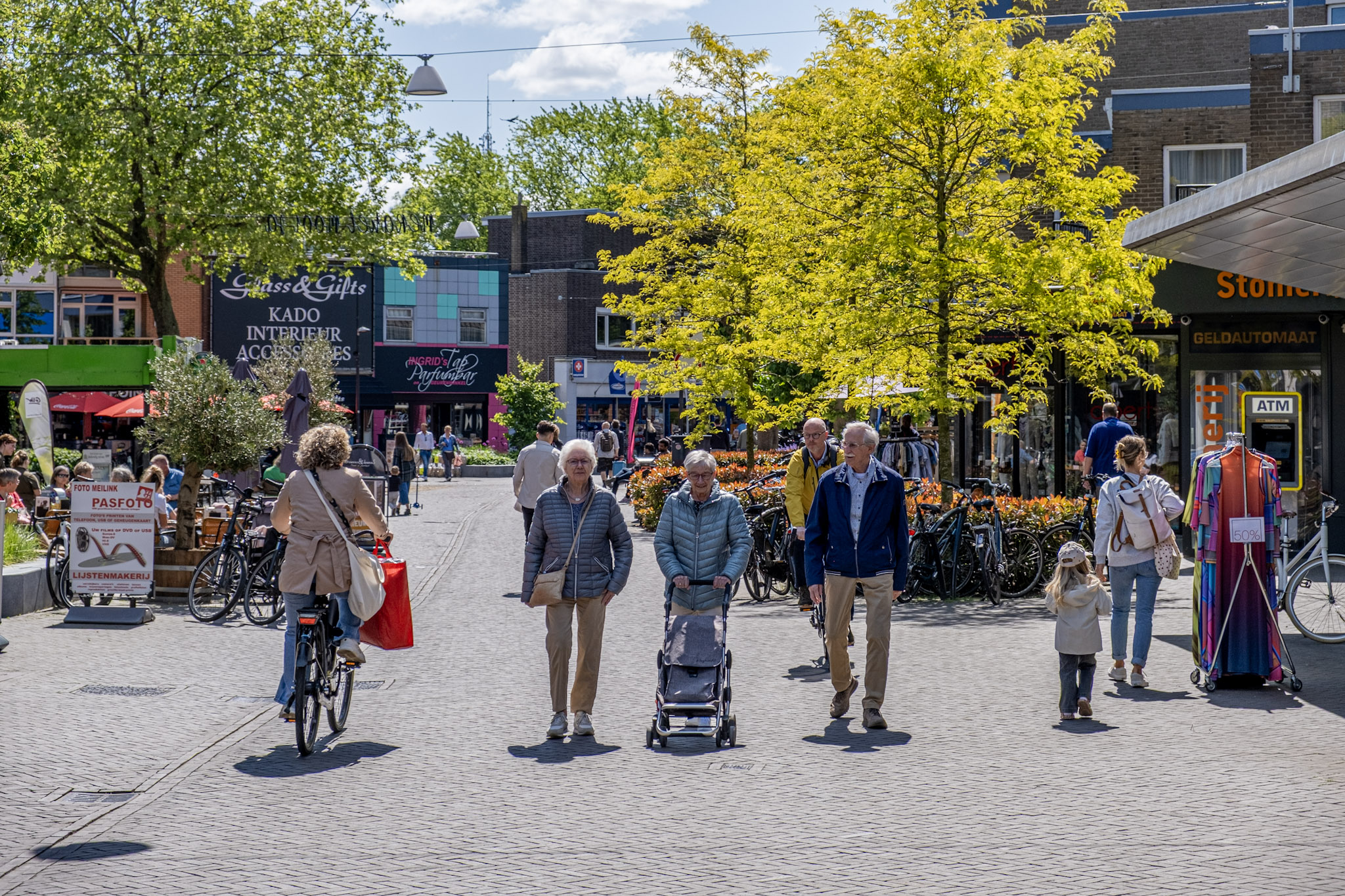 Marktplein met ouderen