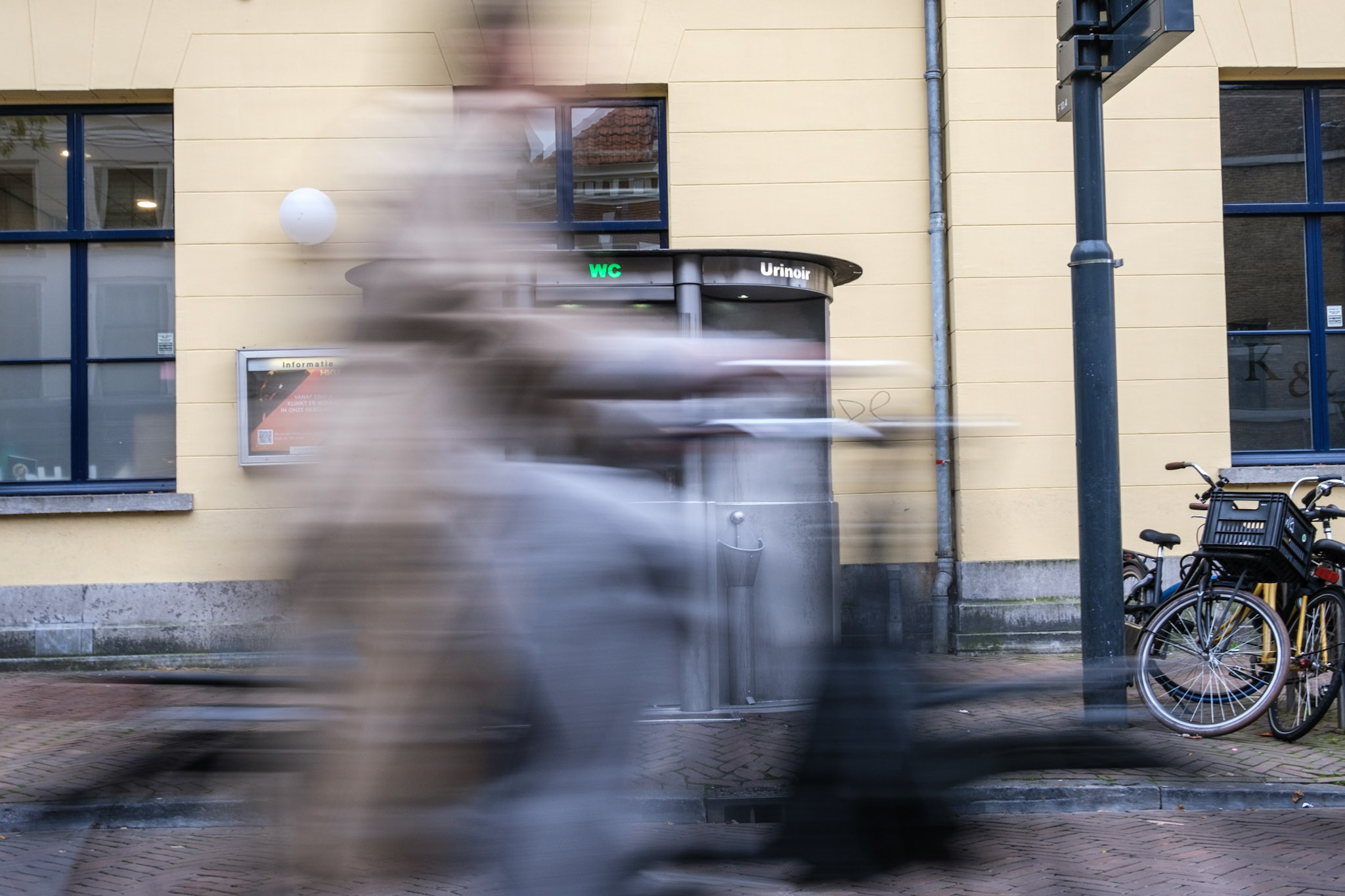 Voorbij fietsende fietser